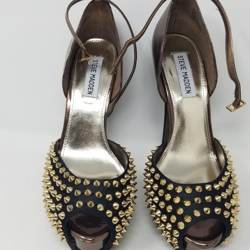 Steve Madden Size 8.5 studded peep toe heels